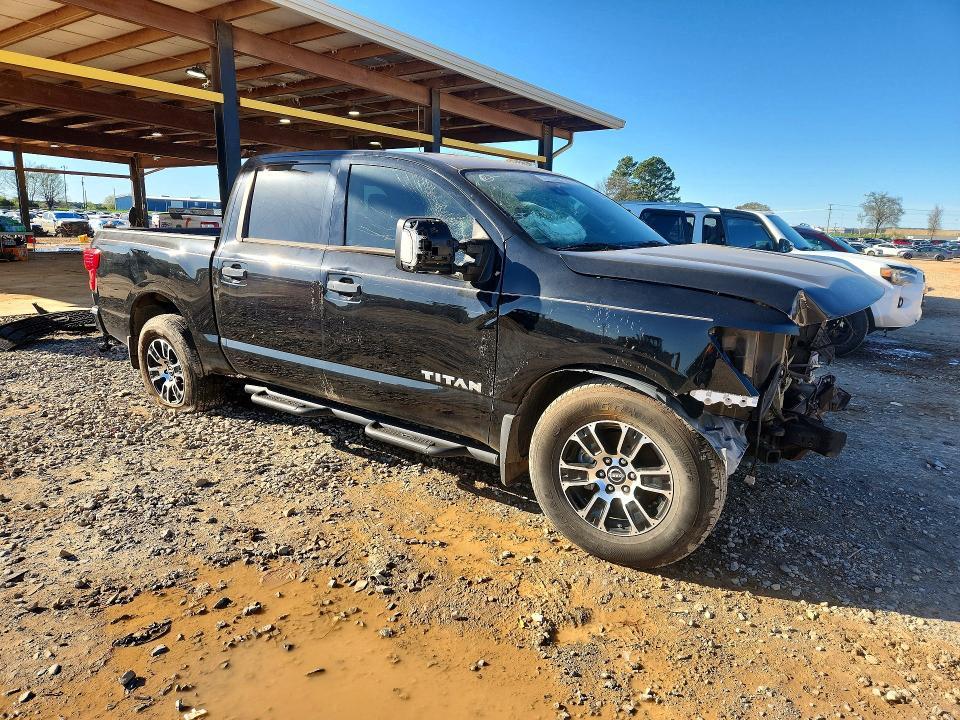 2024 Nissan Titan SV