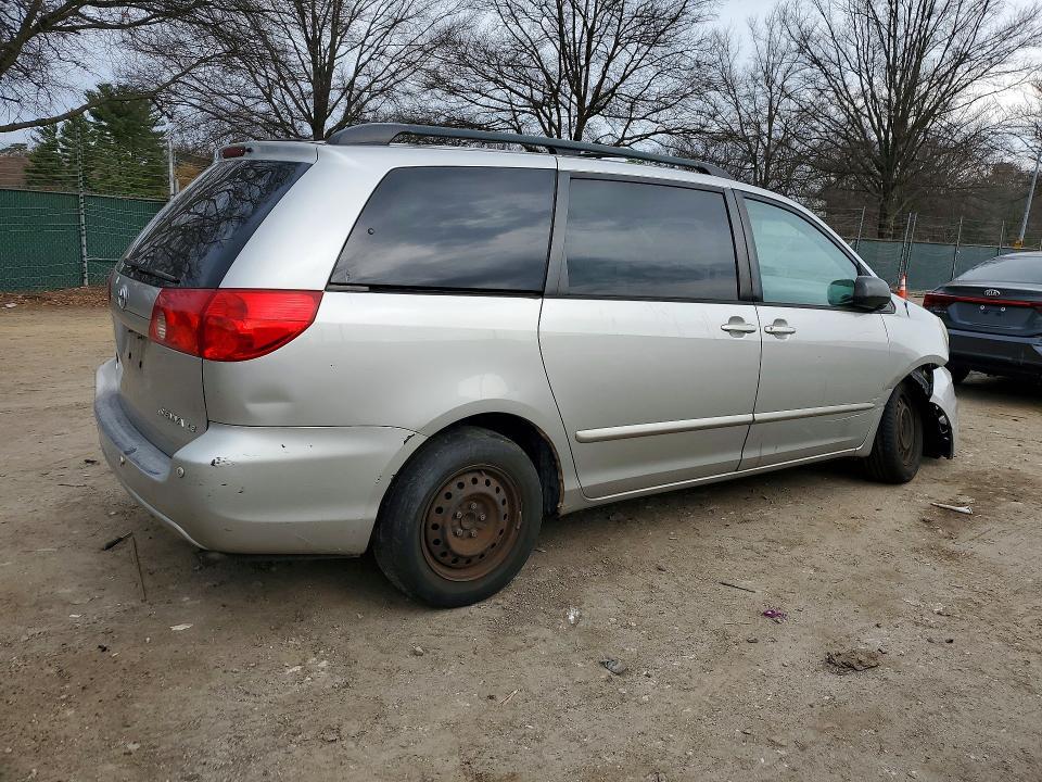 2006 Toyota Sienna le 8 Passenger