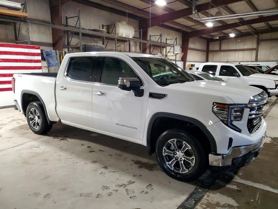 2025 GMC Sierra K1500 SLT