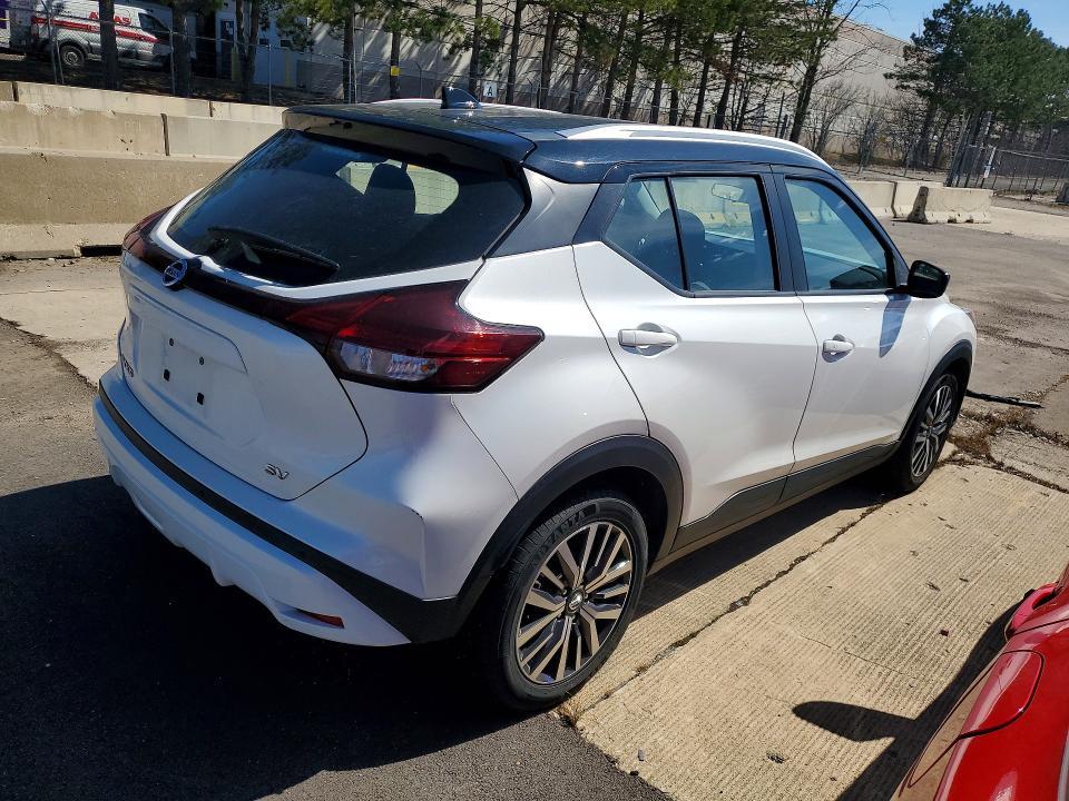 2021 Nissan Kicks sv