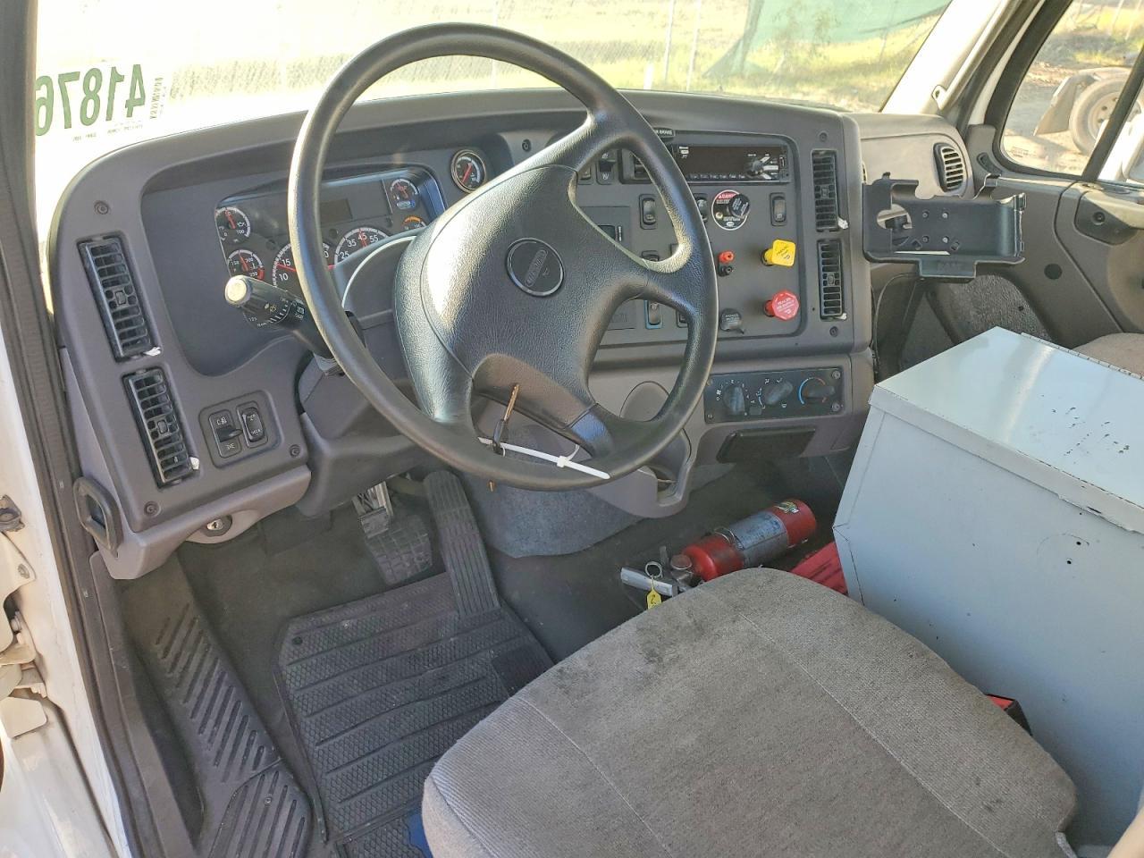 2019 Freightliner Business Class M2 Semi Truck