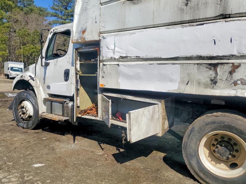 2016 Freigliner 2016 Freightliner Business Class M2 Chipper Truck