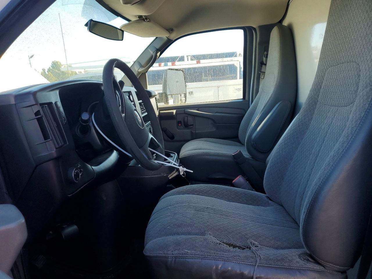 2014 GMC Savana BOX Truck