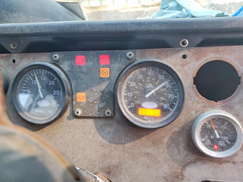 2006 Peterbilt 320