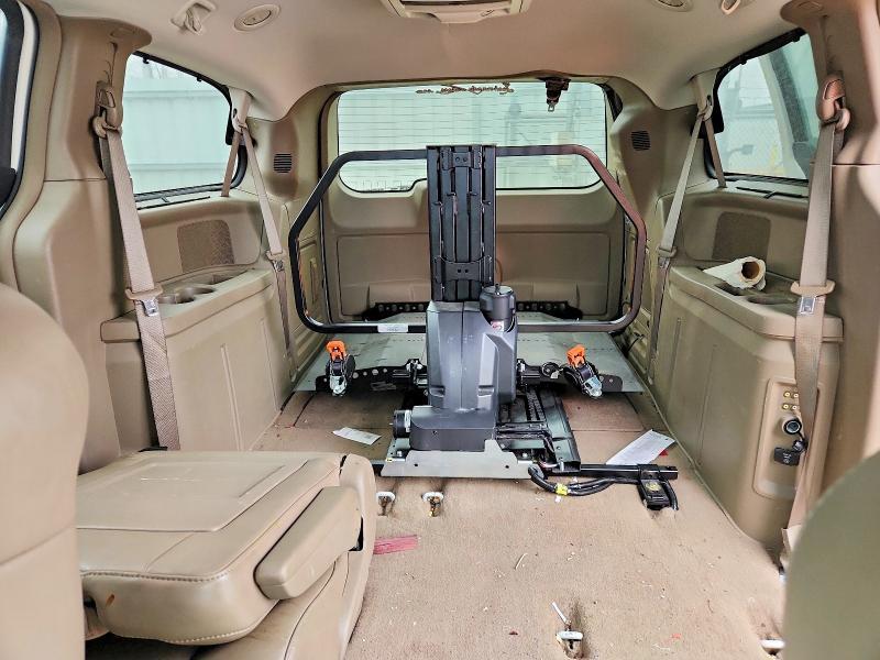 2012 Chrysler Town & Country Limited