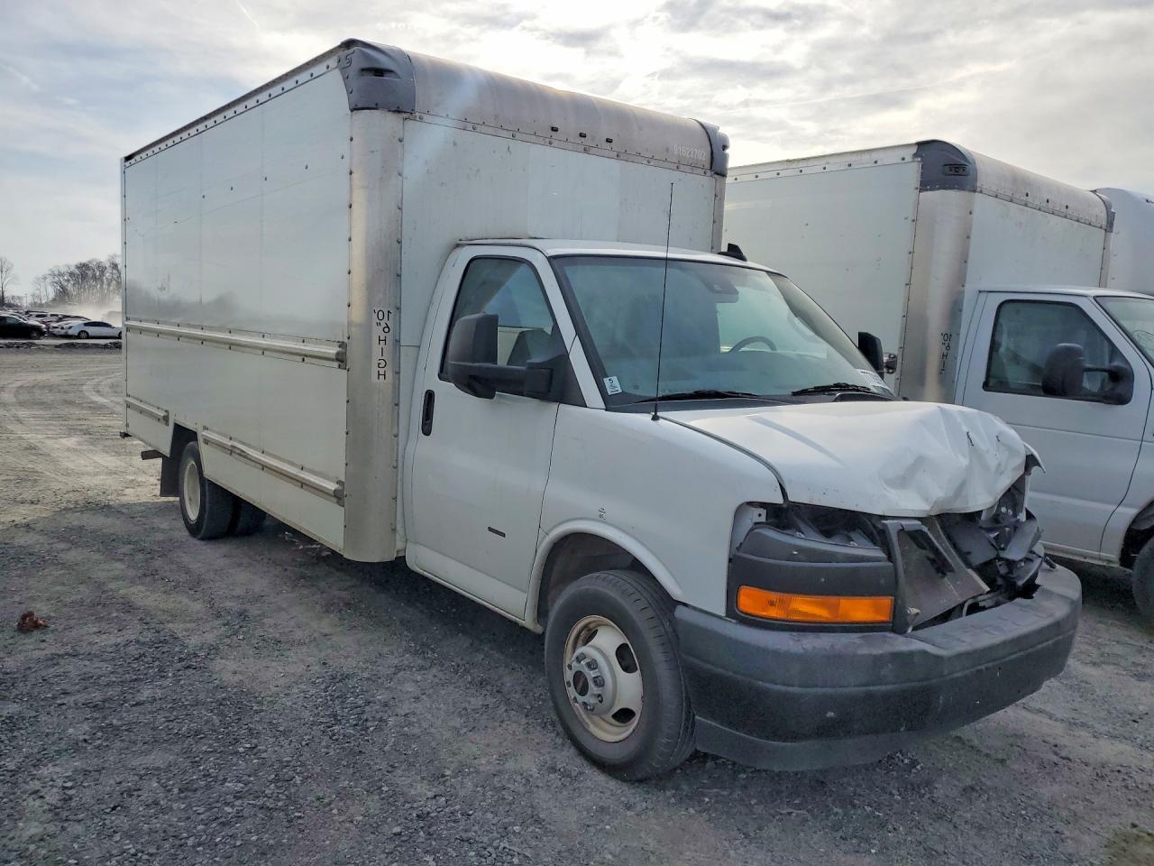 2021 GMC Savana BOX Truck