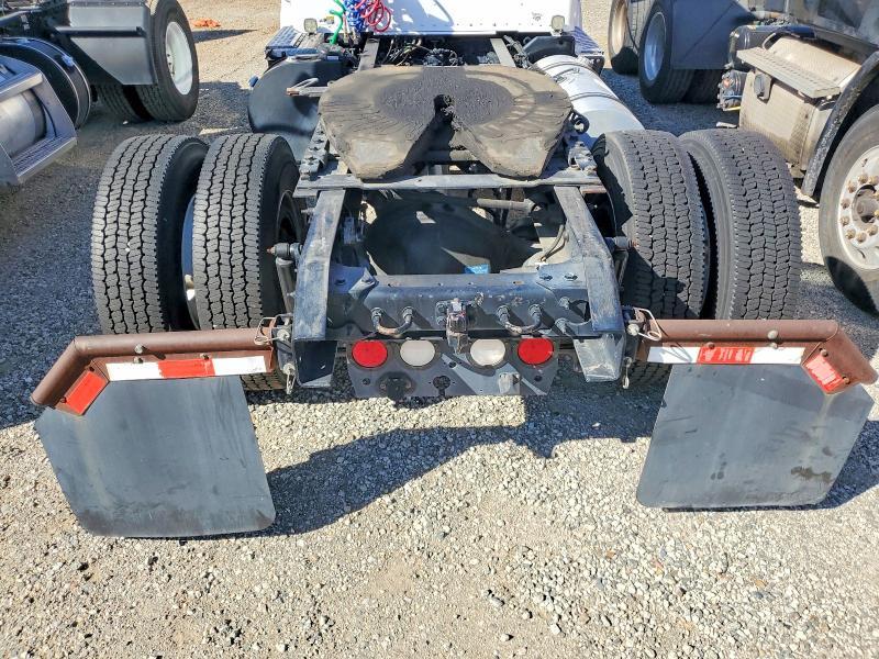 2016 Kenworth T370 Semi Truck