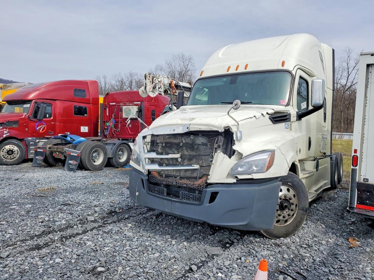2019 Freigliner 2019 Freightliner Cascadia 126 Semi Truck