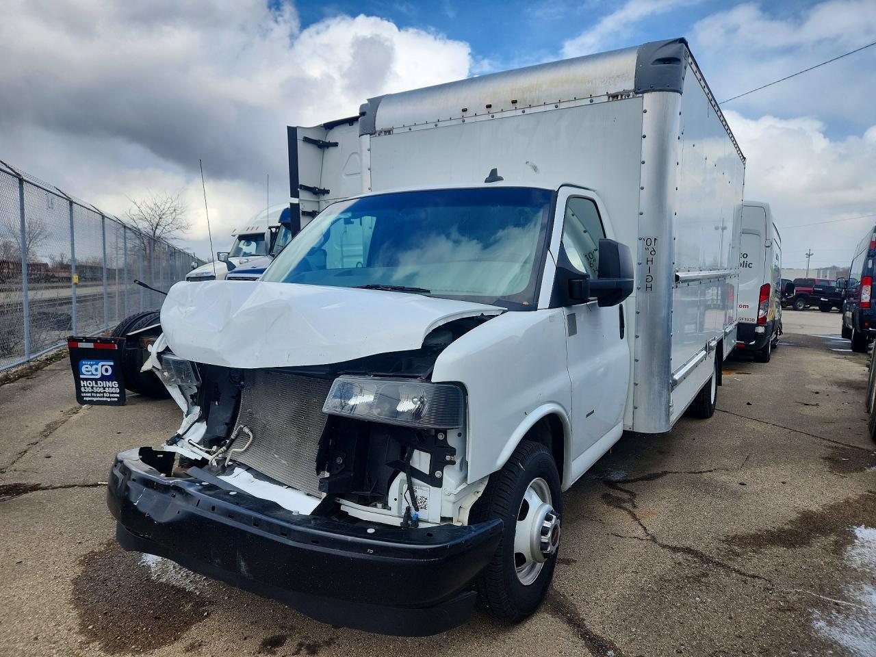 2022 GMC Savana BOX Truck