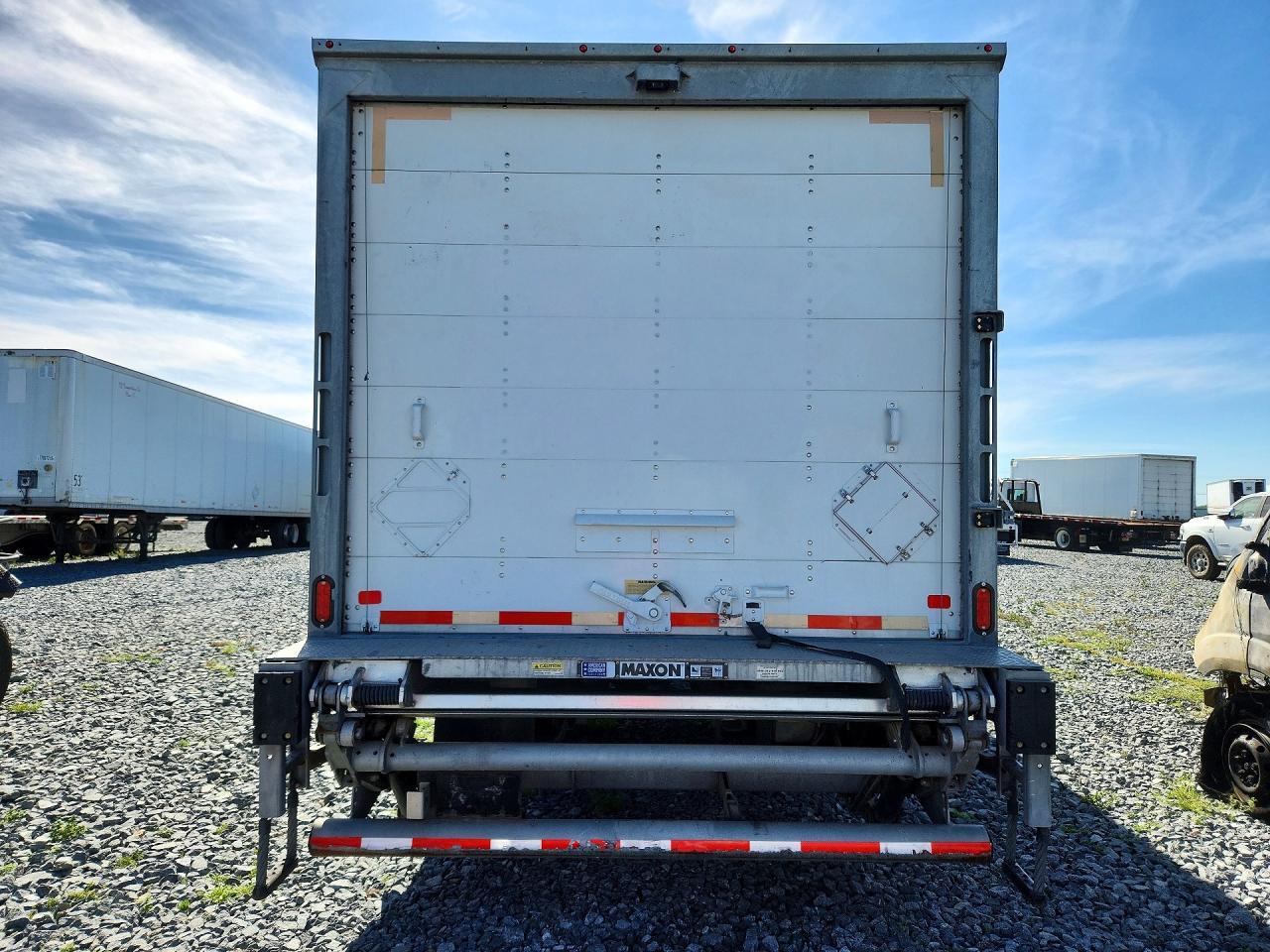 2019 Peterbilt 348 BOX Truck