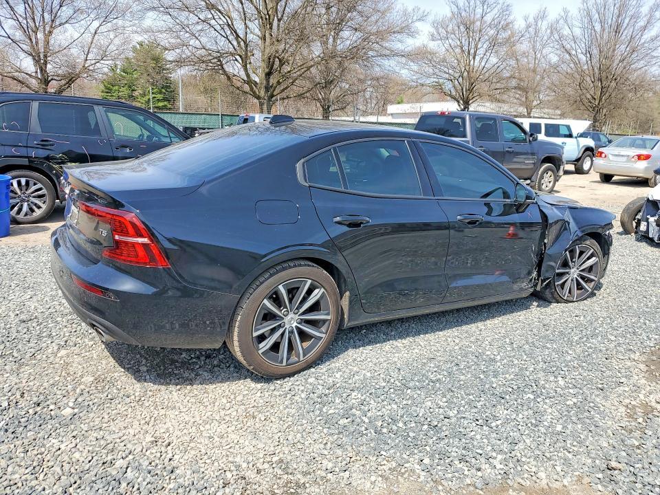 2021 Volvo S60 T5 Momentum