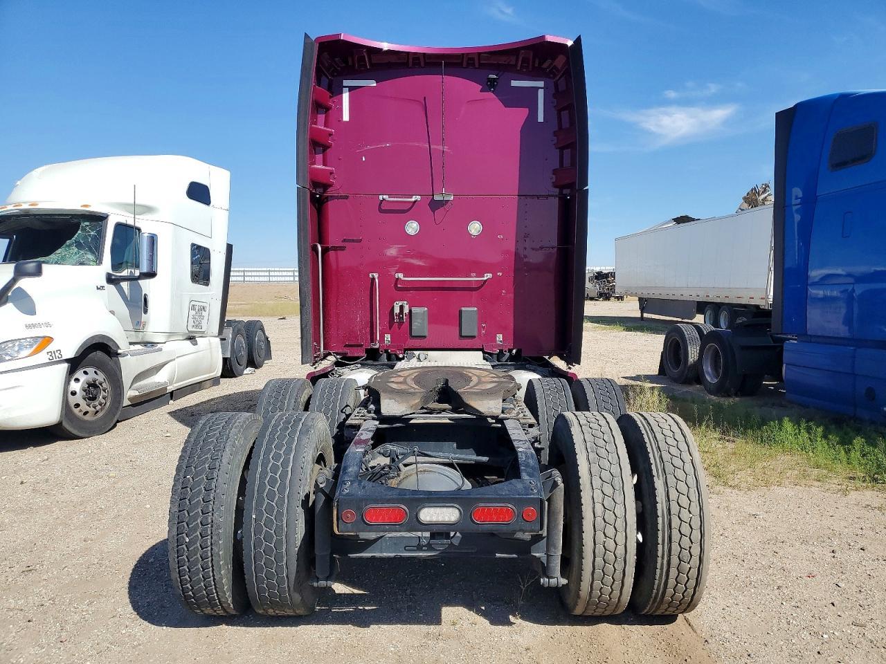 2020 Peterbilt 579 Semi Truck