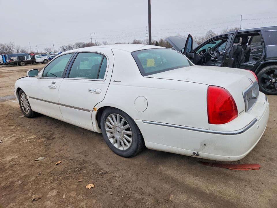 2003 Lincoln Town car Signature