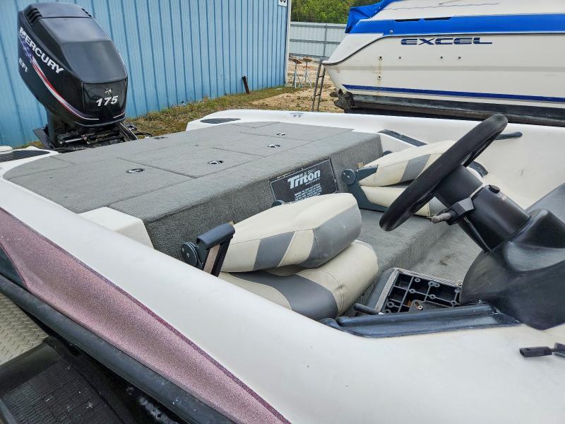 1999 Triton Boat