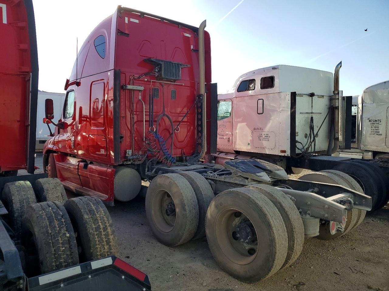 2012 Freightliner Cascadia Semi Truck