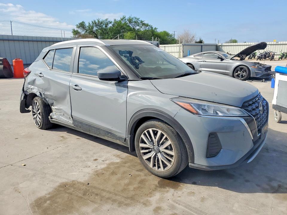 2024 Nissan Kicks sv