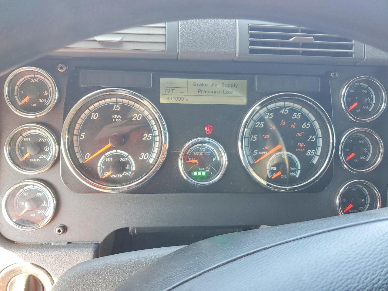 2018 Freigliner 2018 Freightliner Cascadia 125 Semi Truck
