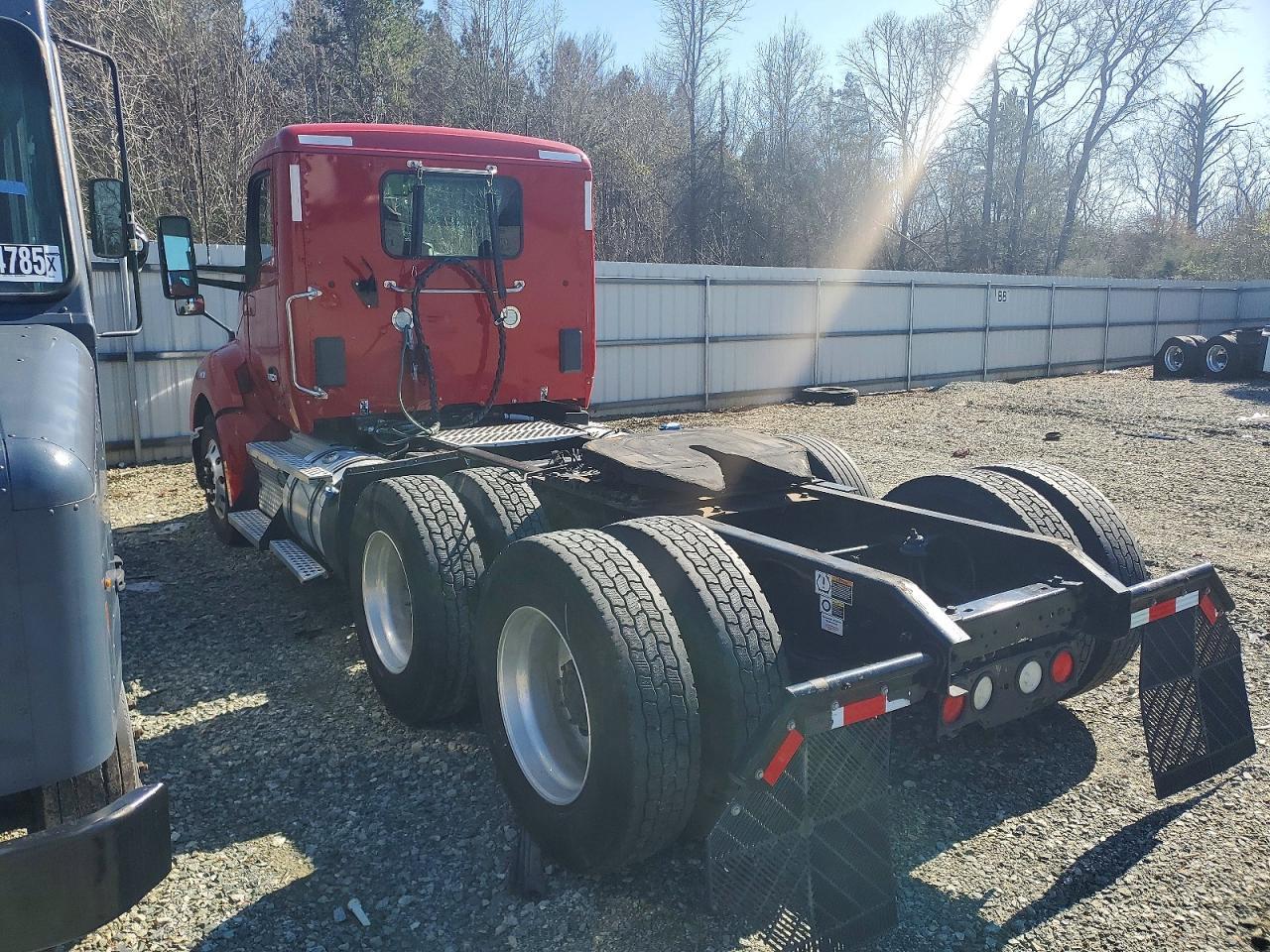 2022 Kenworth T680 Semi Truck