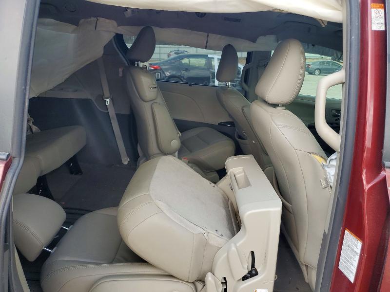 2015 Toyota Sienna xle 8-passenger