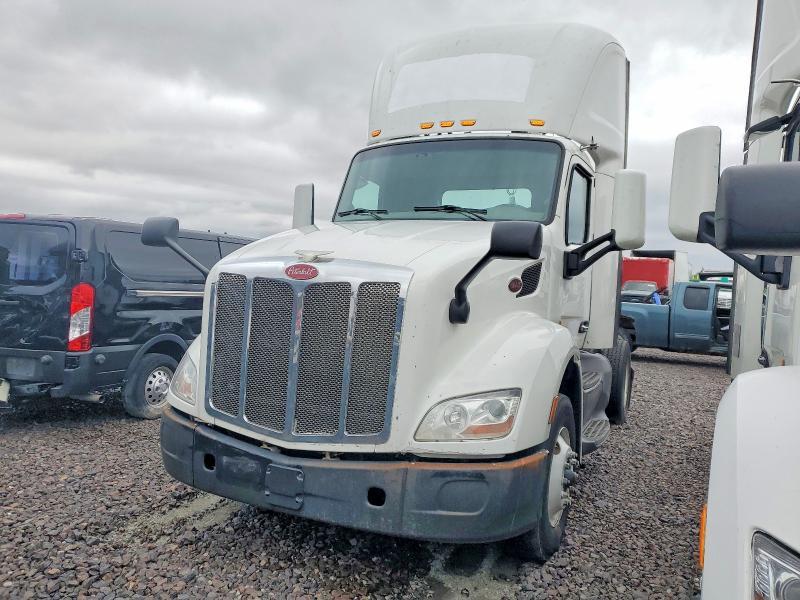 2016 Peterbilt 579 Semi Truck