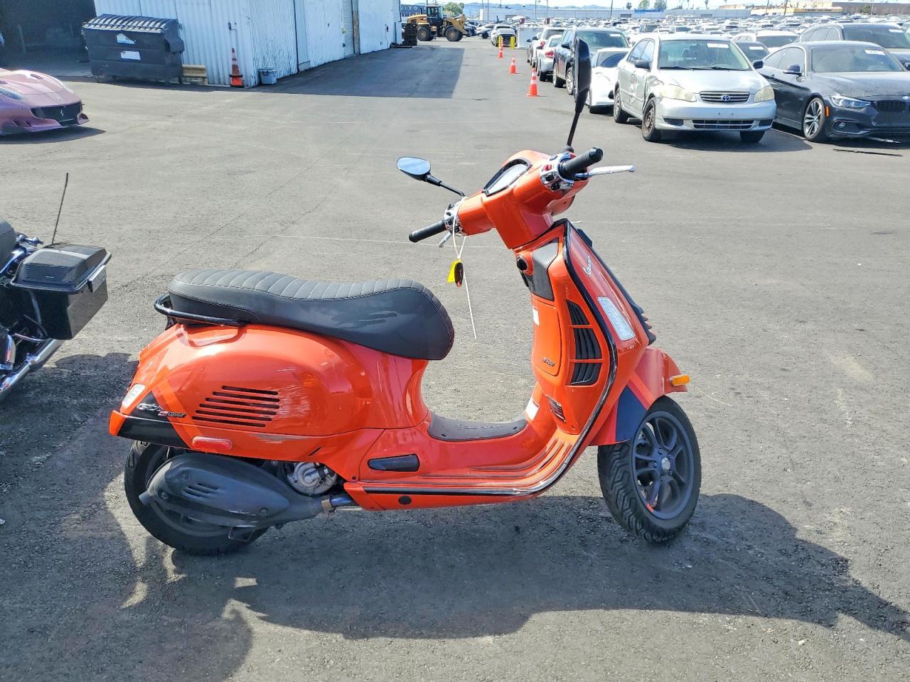 2024 Vespa GTS/SEI Giorni 300