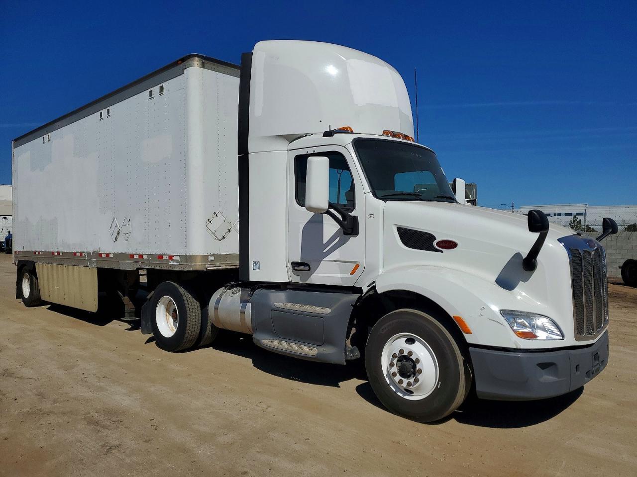 2015 Peterbilt 579 Semi Truck