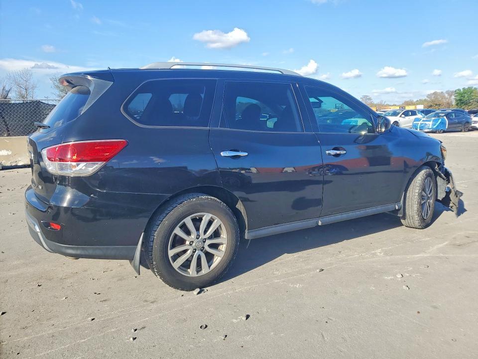 2016 Nissan Pathfinder sv