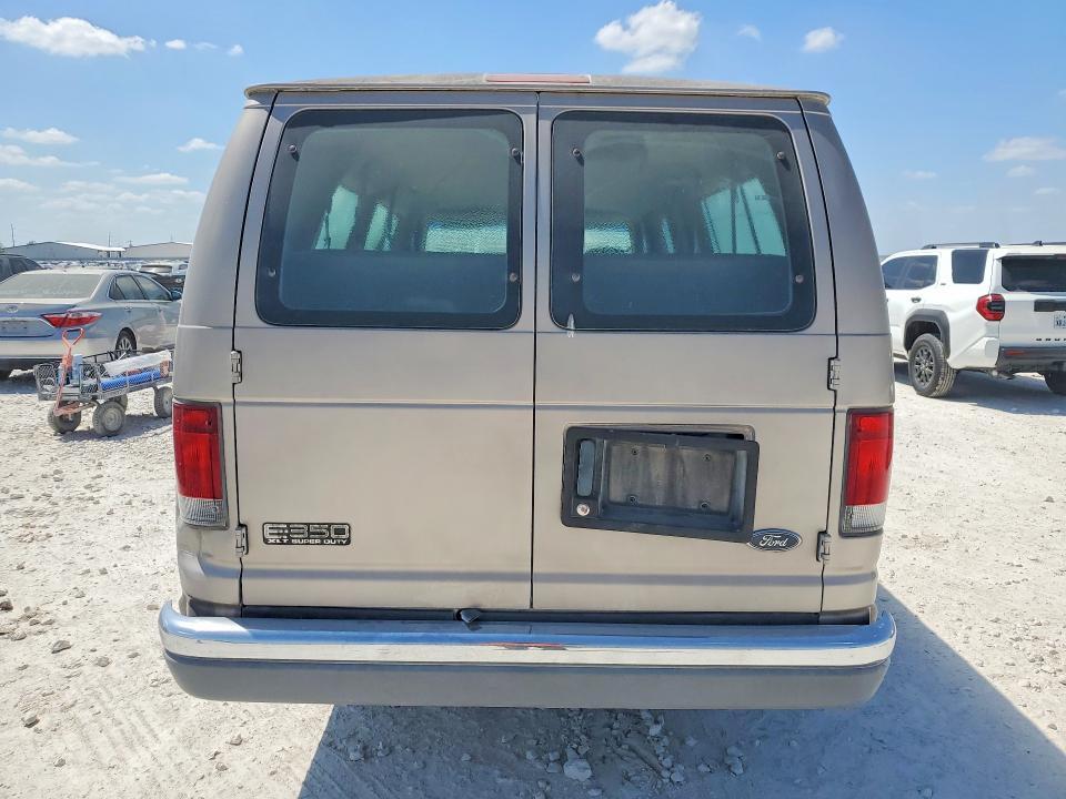 2001 Ford Econoline E350 Super Duty Wagon