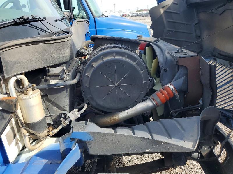 2002 International 4400 Semi Truck