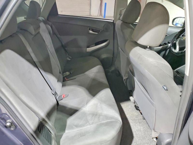 2010 Toyota Prius iii