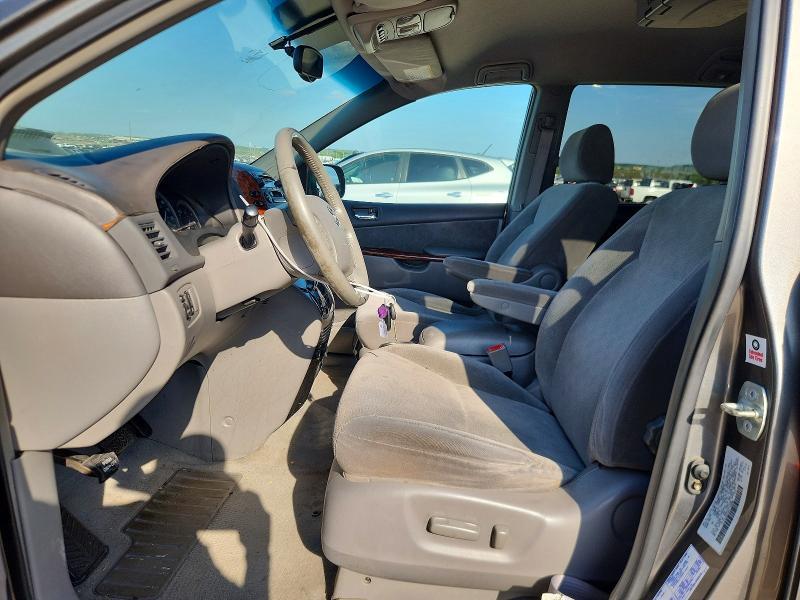 2004 Toyota Sienna xle 7 Passenger