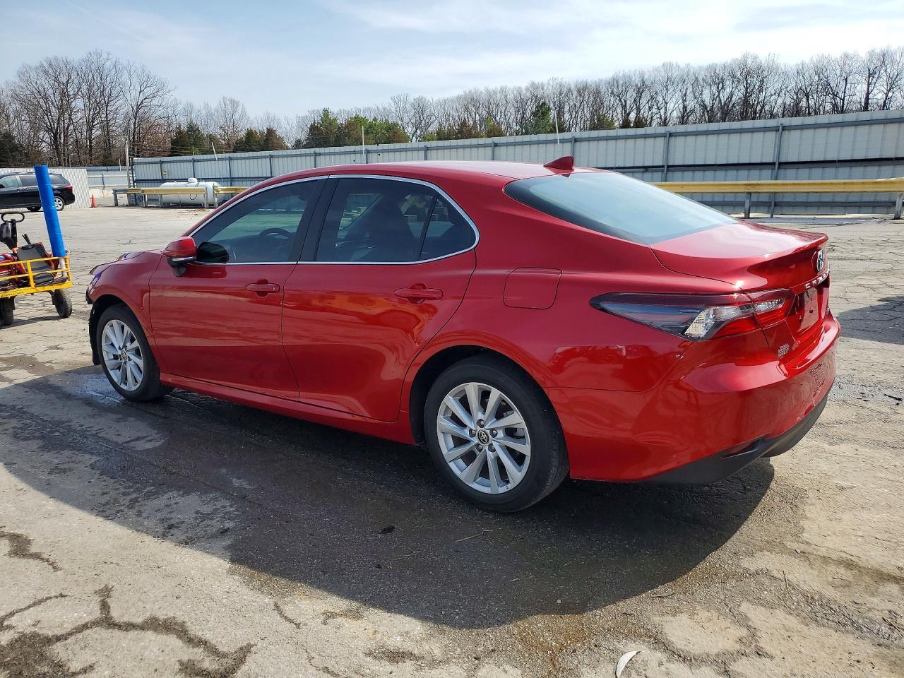 2024 Toyota Camry le
