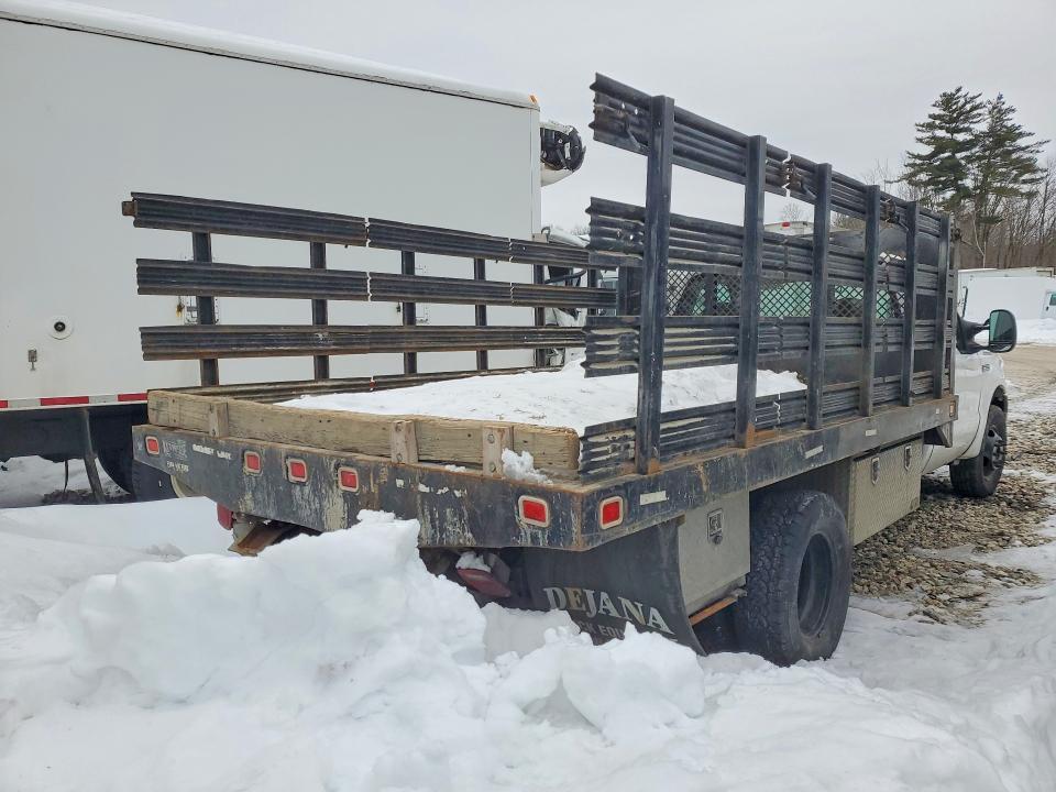 2005 Ford F350 Super Duty Flatbed Truck