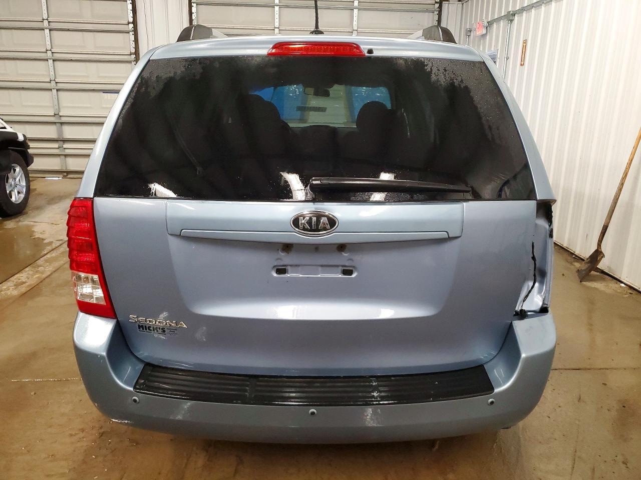 2011 KIA Sedona lx