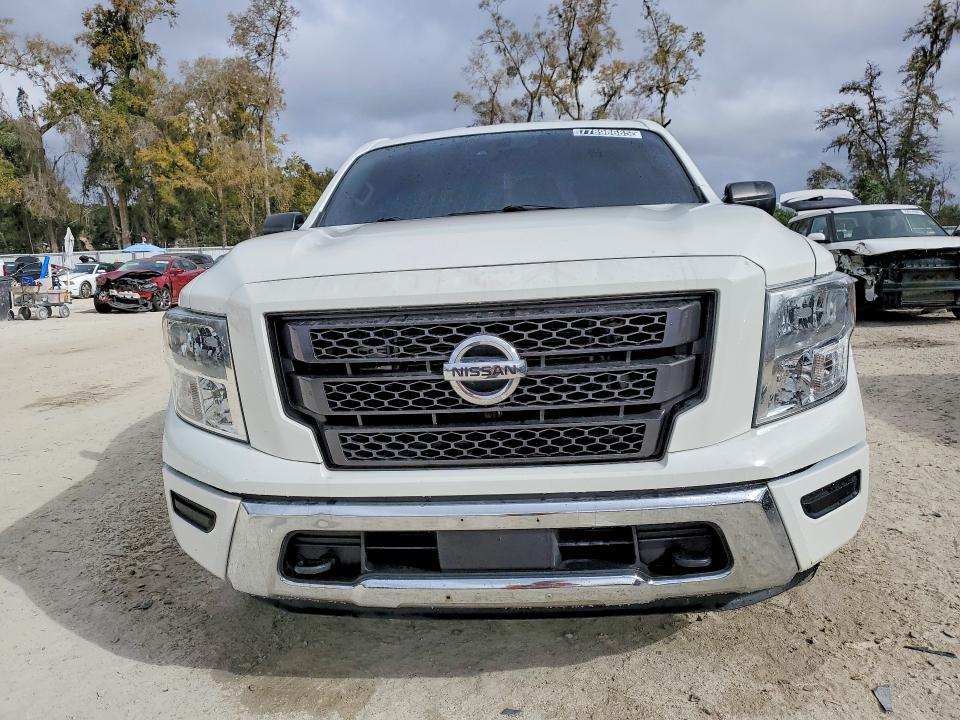 2022 Nissan Titan SV