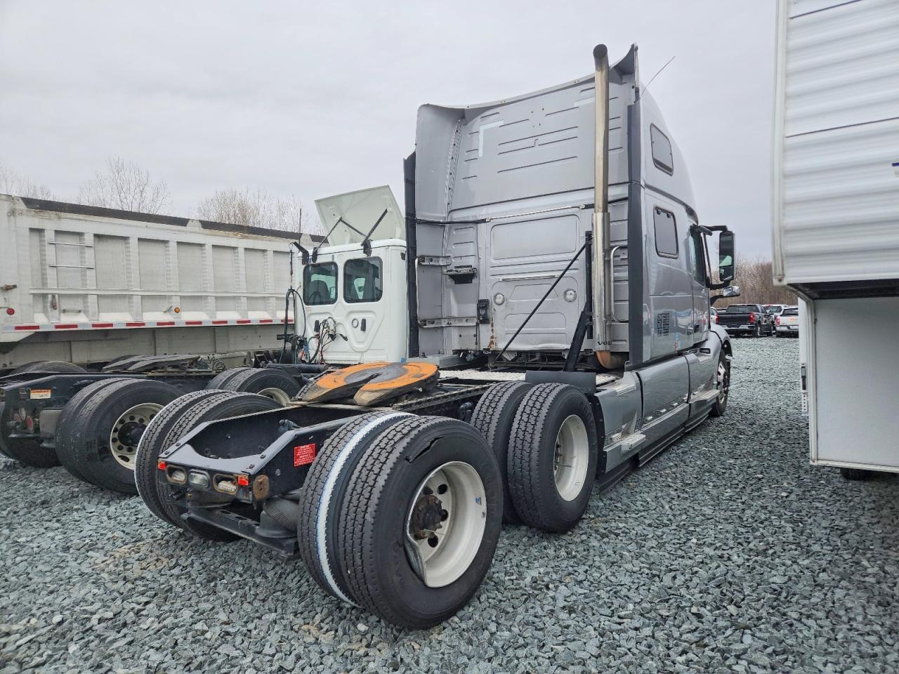 2021 Volvo VNL Semi Truck