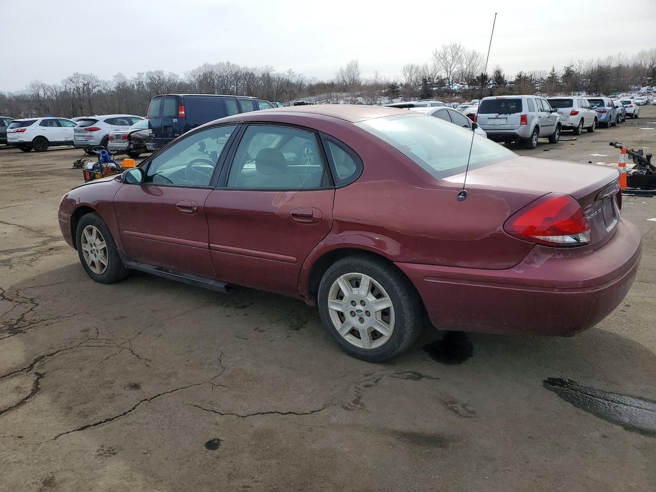 2005 Ford Taurus se