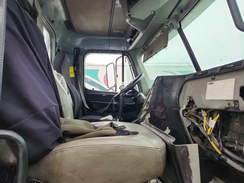 2004 Freightliner Conventional Columbia