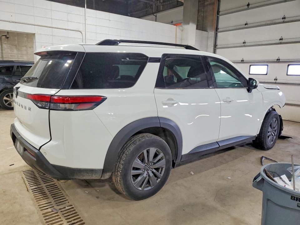 2025 Nissan Pathfinder sv