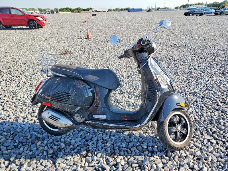 2022 Vespa GTS RST / SEI Giorni