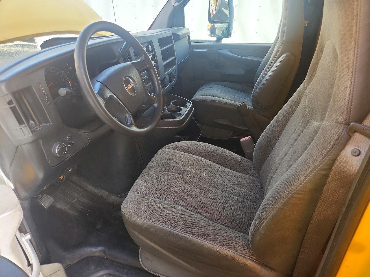 2008 GMC Savana BOX Truck
