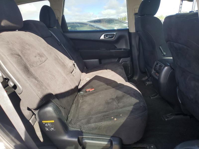 2015 Nissan Pathfinder sv