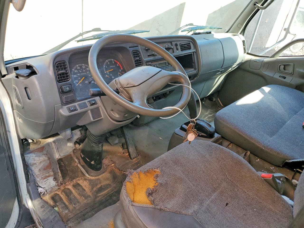 2004 Mitsubishi 2004 Mits 649-BOX Truck
