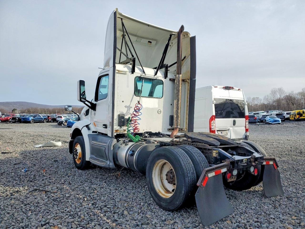 2016 Peterbilt 579 Semi Truck