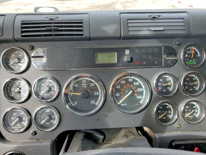 2013 Freigliner 2013 Freightliner Cascadia Semi Truck
