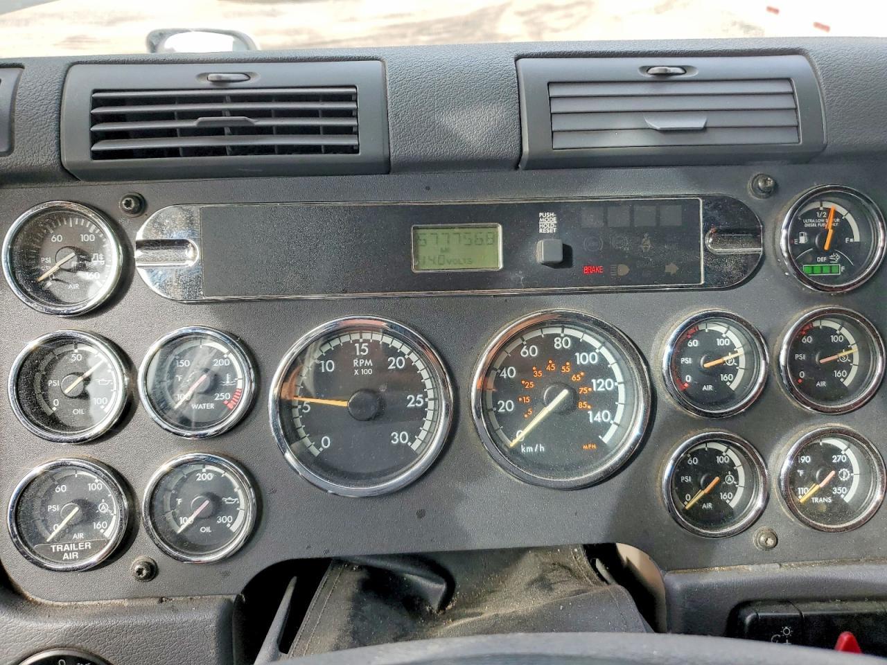 2013 Freigliner 2013 Freightliner Cascadia Semi Truck