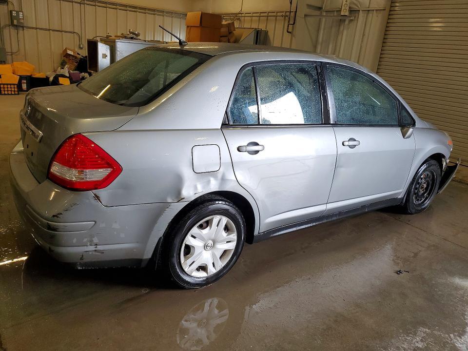 2011 Nissan Versa 1.8 s