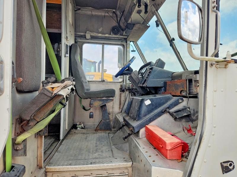 2007 Freightliner MT55 Chassis Delivery Truck