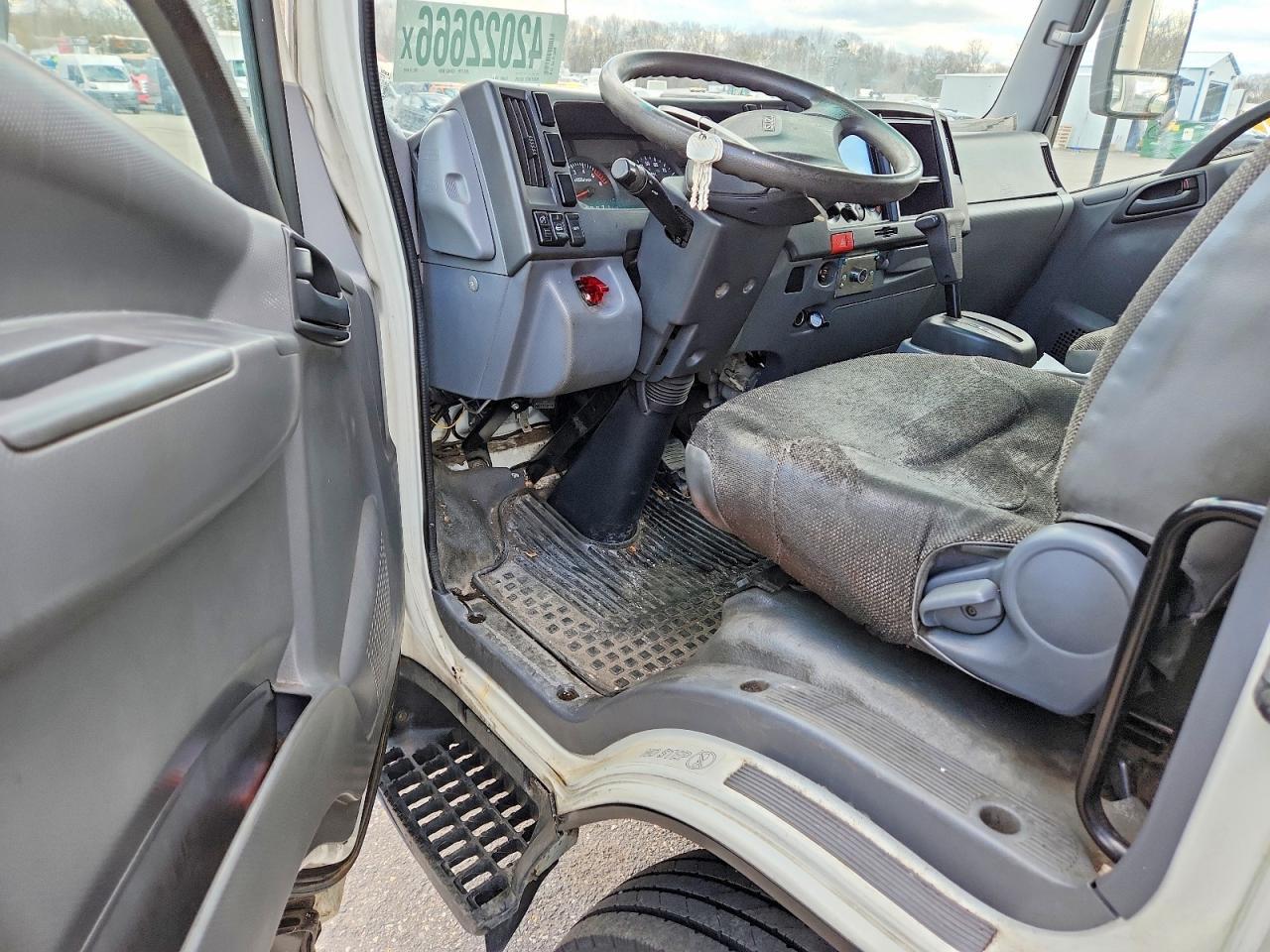 2016 Isuzu NPR HD BOX Truck