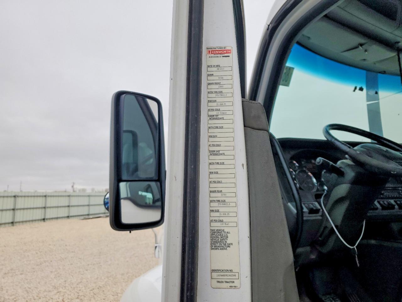 2014 Kenworth T680 Semi Truck